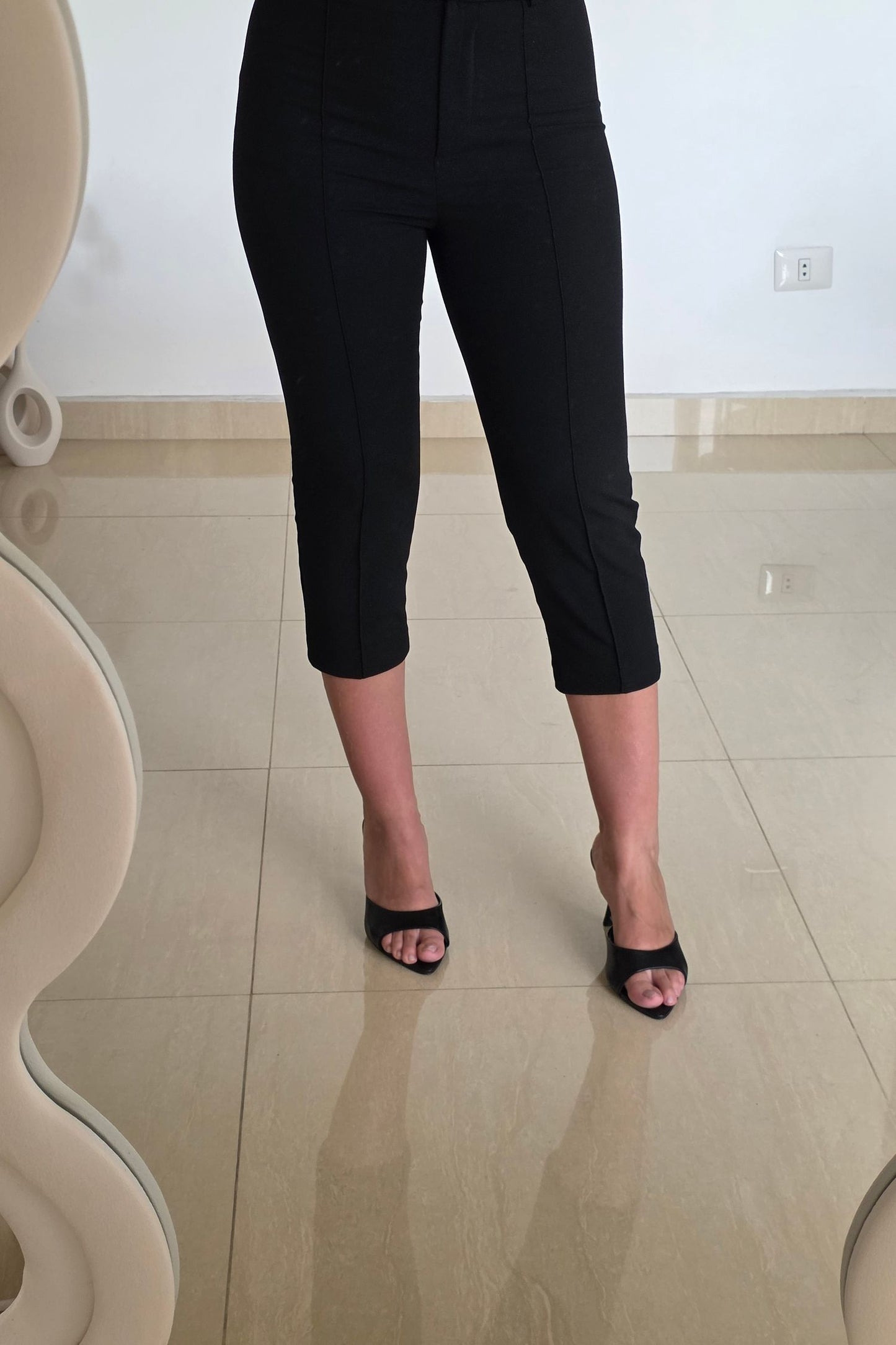 Selina Capri Pants – Black