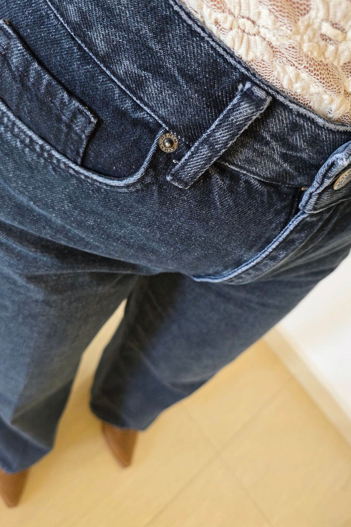 Jenna Wide-Leg Jeans - Washed Black