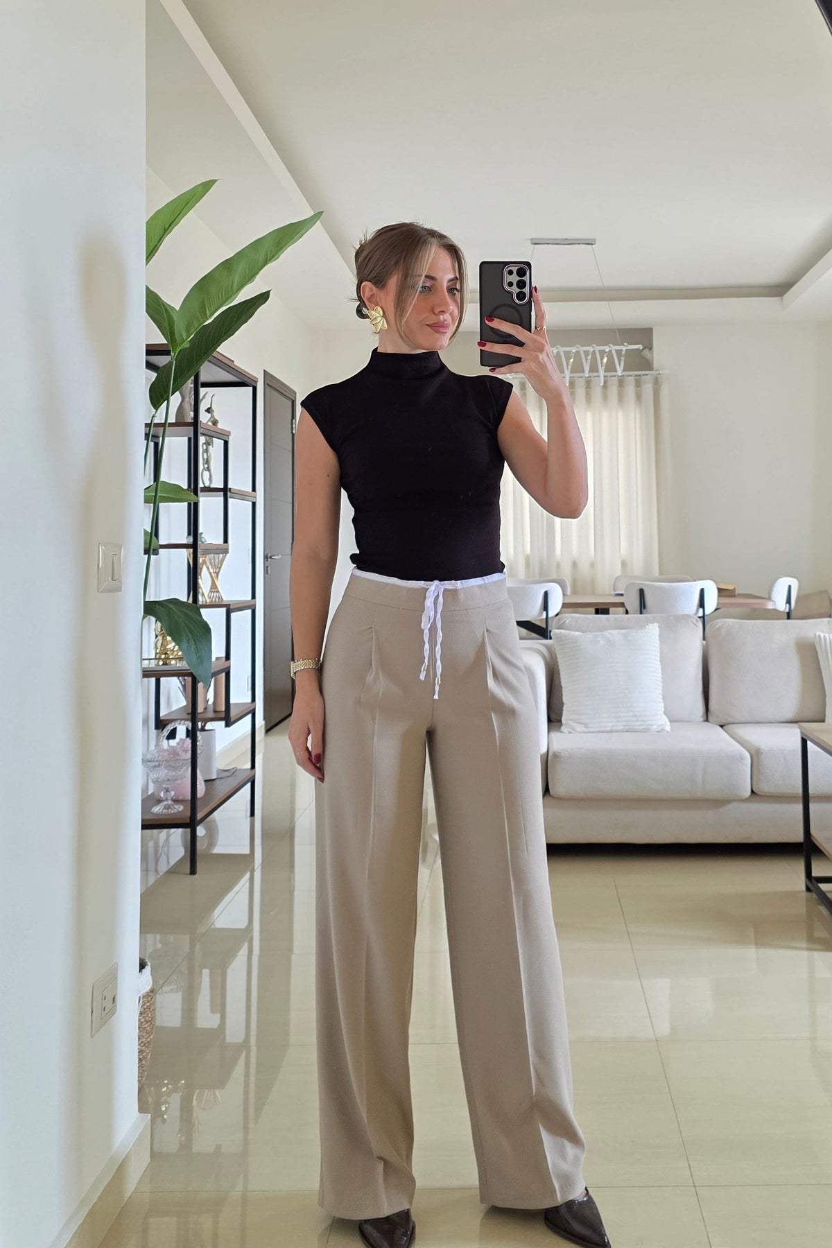 Daisy Pleated Wide-Leg Pants